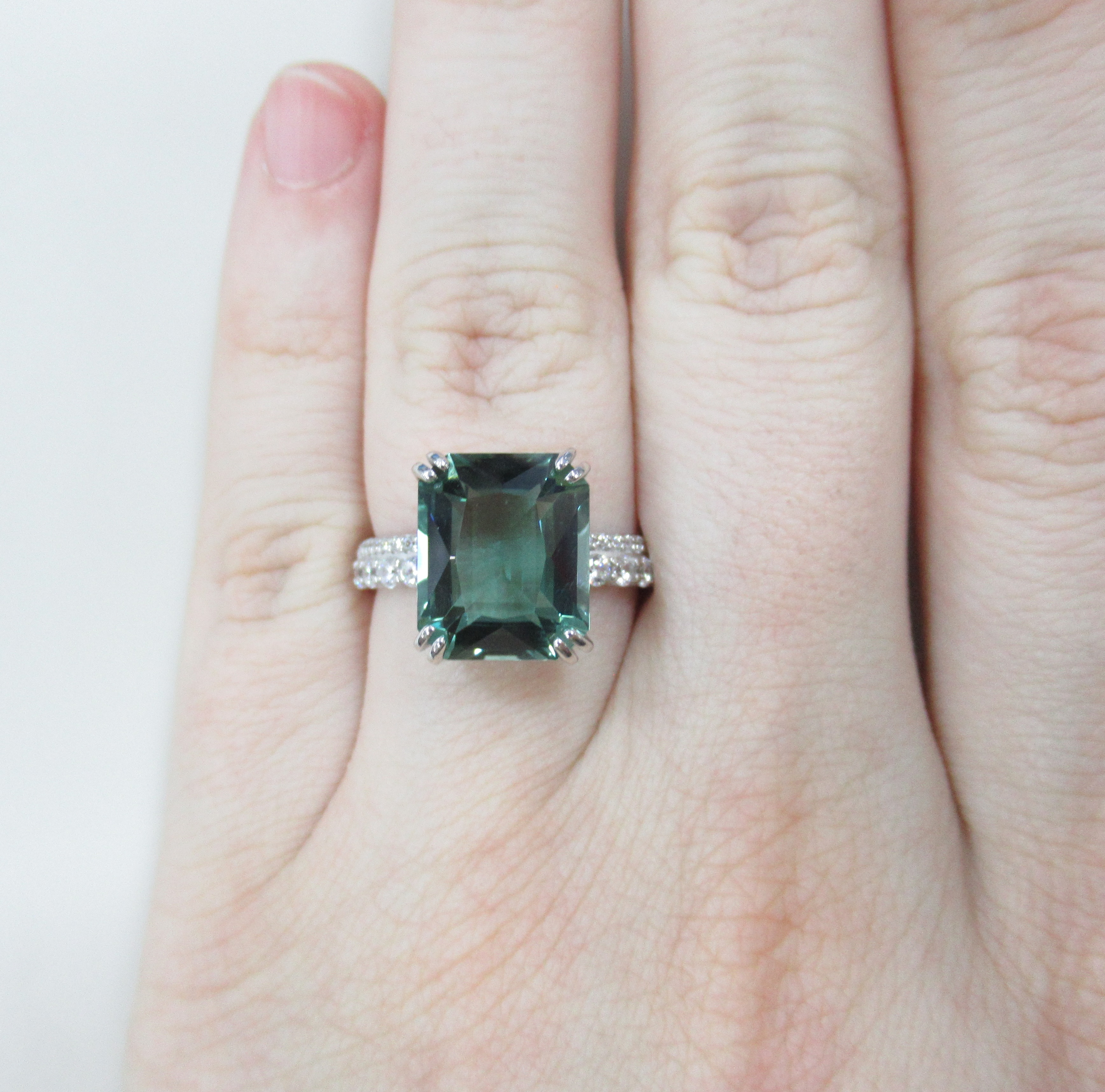 Серебряное кольцо с празиолитом